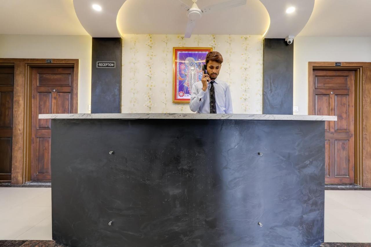 Oyo 16733 Hotel Sunshine Indore Exteriör bild
