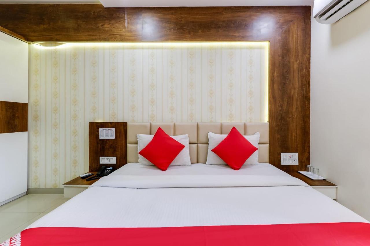 Oyo 16733 Hotel Sunshine Indore Exteriör bild