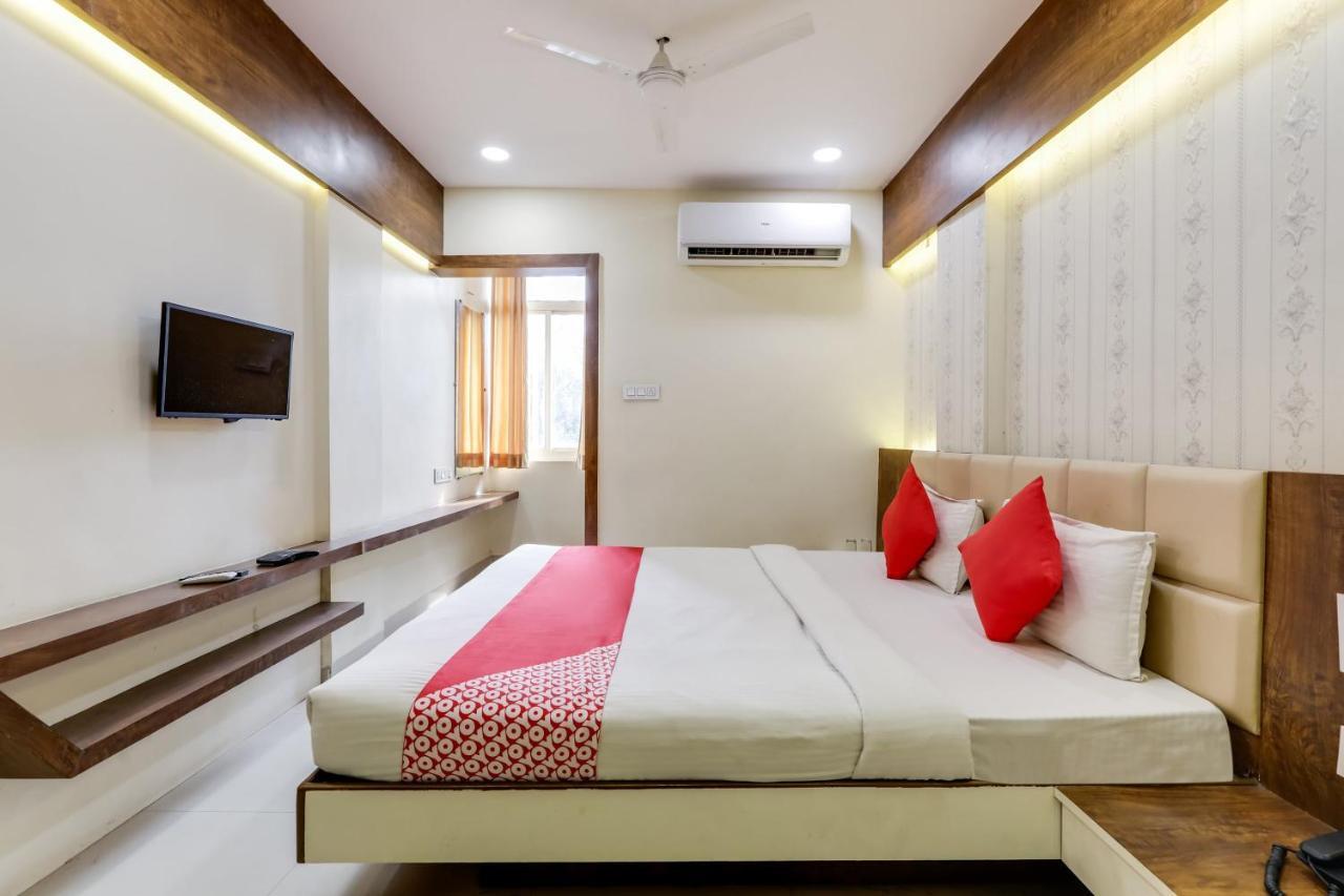 Oyo 16733 Hotel Sunshine Indore Exteriör bild